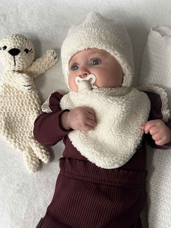 Zimná detská čiapka so šnurkami Teddy - SMOTANOVÁ 2