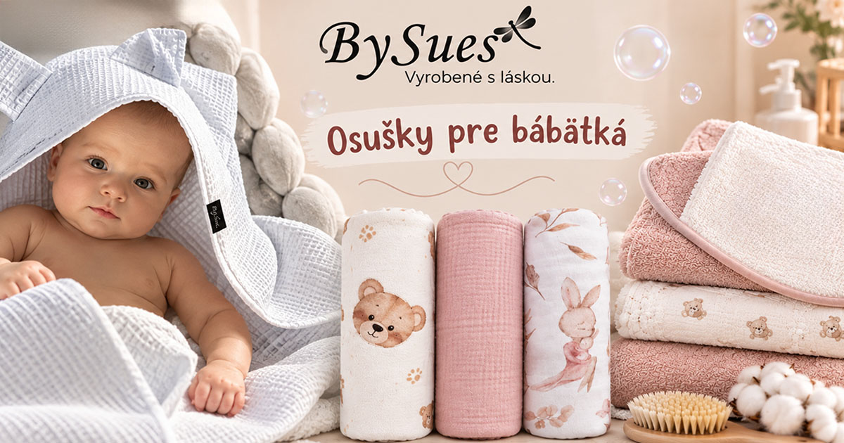 Osušky pre bábätká BySues – bábätko zabalené v bielej vafľovej osuške s kapucňou, mušelínové osušky od BySues.