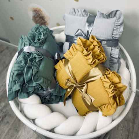 Detský paplón a vankúš do postieľky v prírodných odtieňoch.